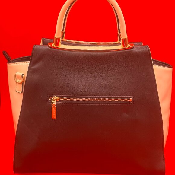 👜 Authentic Nicole Lee USA Bee Embroidered Handbag – B&W & Gold Elegance - Picture 5 of 6